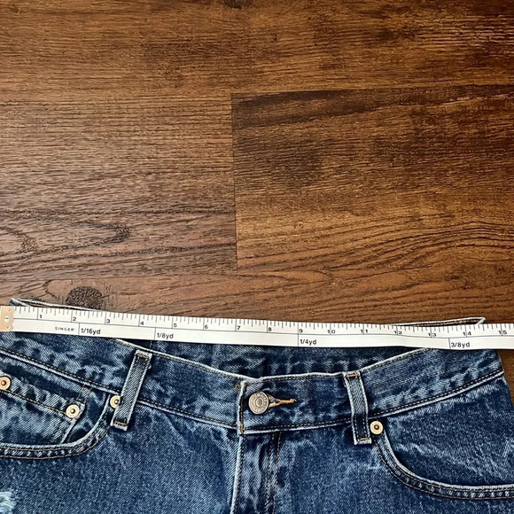 Levi’s Distressed Cutoff Shorts - Picture 2 of 5